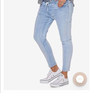 Bae the Label Maternity jogger, can be worn for maternity or not! A+ condition